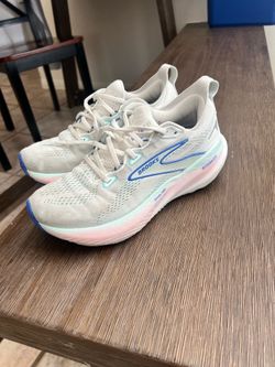 Brooks women Glycerin 22  size 8