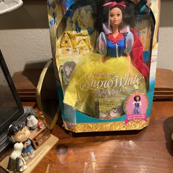Classic Walt Disney Snow White Doll