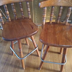 Wooden Swivel Barstool W/back