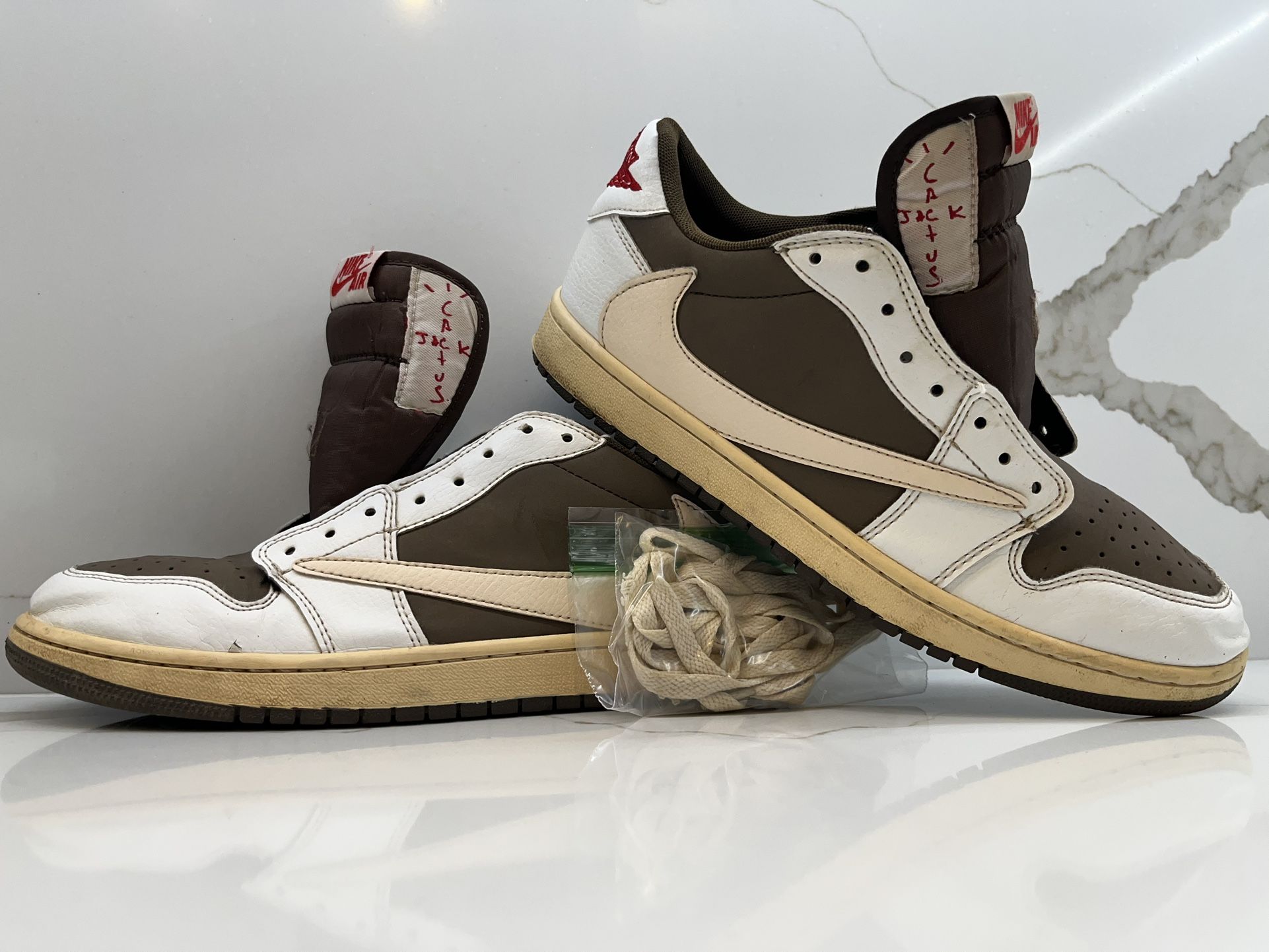 🔴 Reverse Travis Scott Mochas (GIVE BEST OFFER)