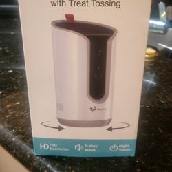 Pet Camera With Treat Toss