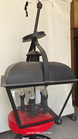 Dame 27.6 Inch 5 LED Light Foyer Pendant in good condition with Clear Glass in Textured Black