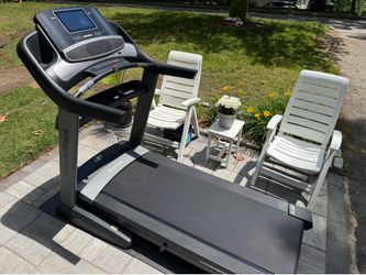 (FREE DELIVERY) 1750 NordicTrack Commercial Treadmill