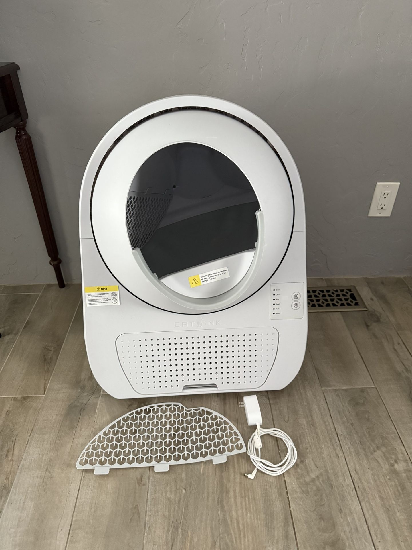 Cat Litter Box $250 Used It Twice $250 