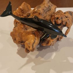 Vintage John Perry Black Dolphin Sculpture on Burl Wood Base Pellucida Resin.
Pre-owned, very good shape, please see photos for details. It is 10" wi