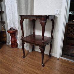 Dos Mesitas De Noche.