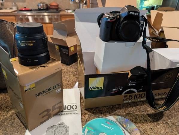 Nikon D610 + 50mm prime lens + Extra - $650 (Issaquah)
‹image 4 of 4›