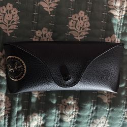 2 pairs of Ray ban sunglasses