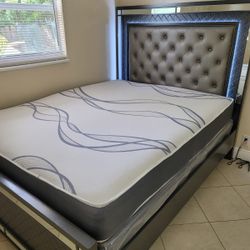 NEW QUEEN-SIZE MATTRESS AND BOX SPRING 🆕️