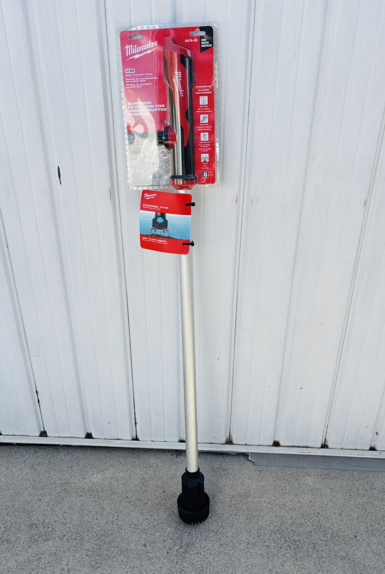 Milwaukee 12V Cordless 9 GPM 0 hp. Submersible Stick Water Transfer Pump (TOOL ONLY/SOLO LA HERRAMIENTA)