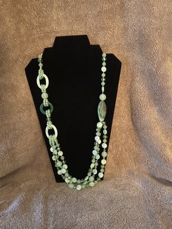 Necklace, beautiful multi shade gemstone. NEW