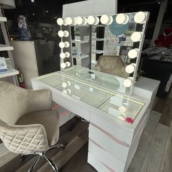 Vanity With LES Light 