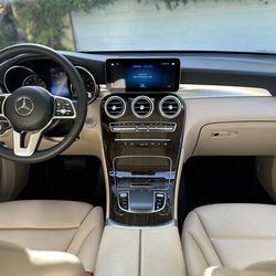 2022 Mercedes-Benz GLC 300