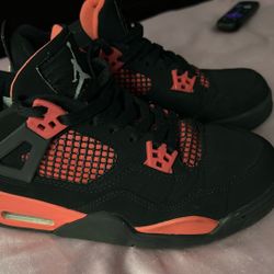 Jordan 4’s Red Thunders