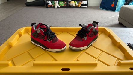 Jordan 4s Toros 2013  version : size 6Y