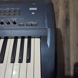 korg triton Extreme 61 key keyboard 
Piano korg triton extreme 61