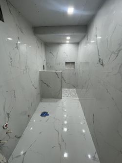 Big Tiles For Big Bathrooms 🤩