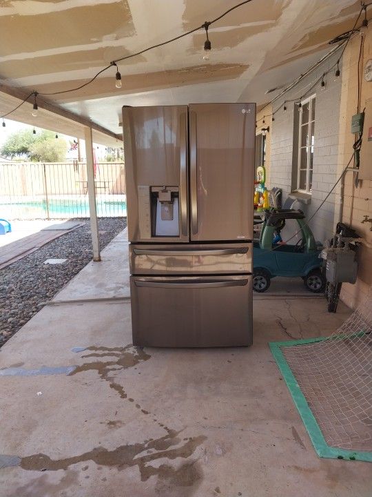 Selling USED REFRIGERATOR LG