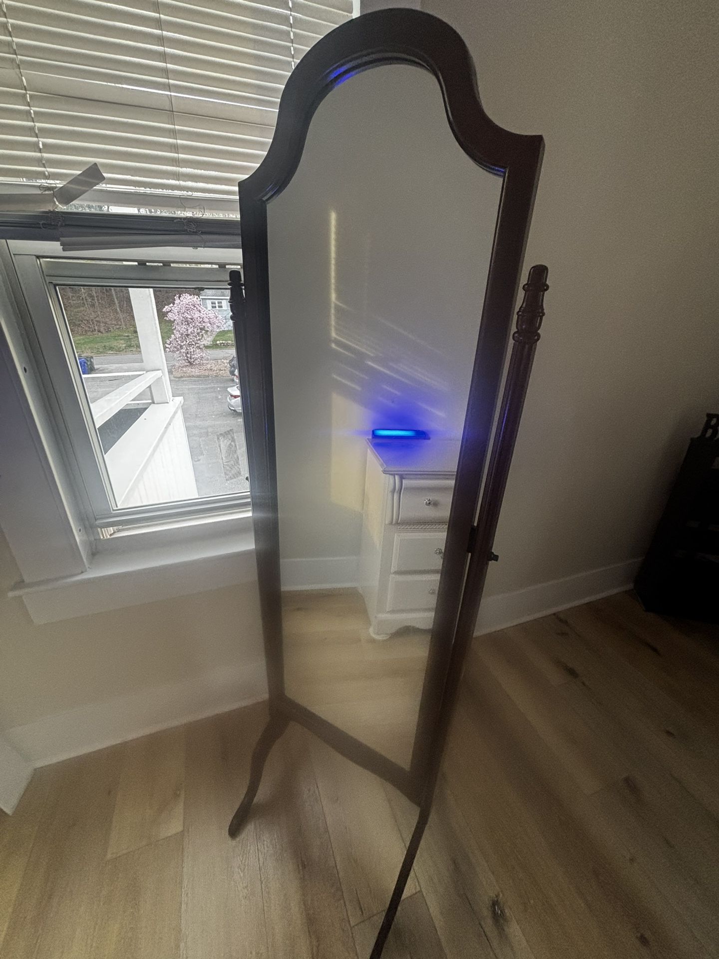 Adjustable Mirror