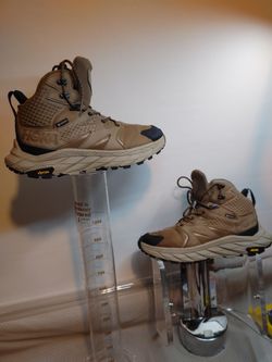 HOKA LADIES HIKING BOOTS