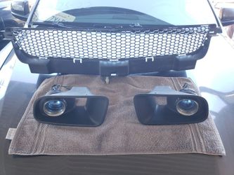 Dodge Charger SRT8 Grille And Fog Lights