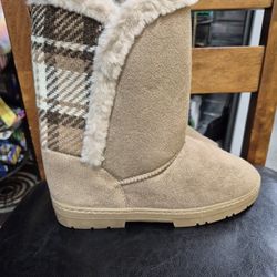 Stylish Winter Boot Size 8