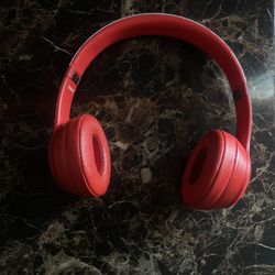 RED SOLO BEATS 3s