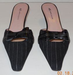 Anne Klein black stripe heels size 7M