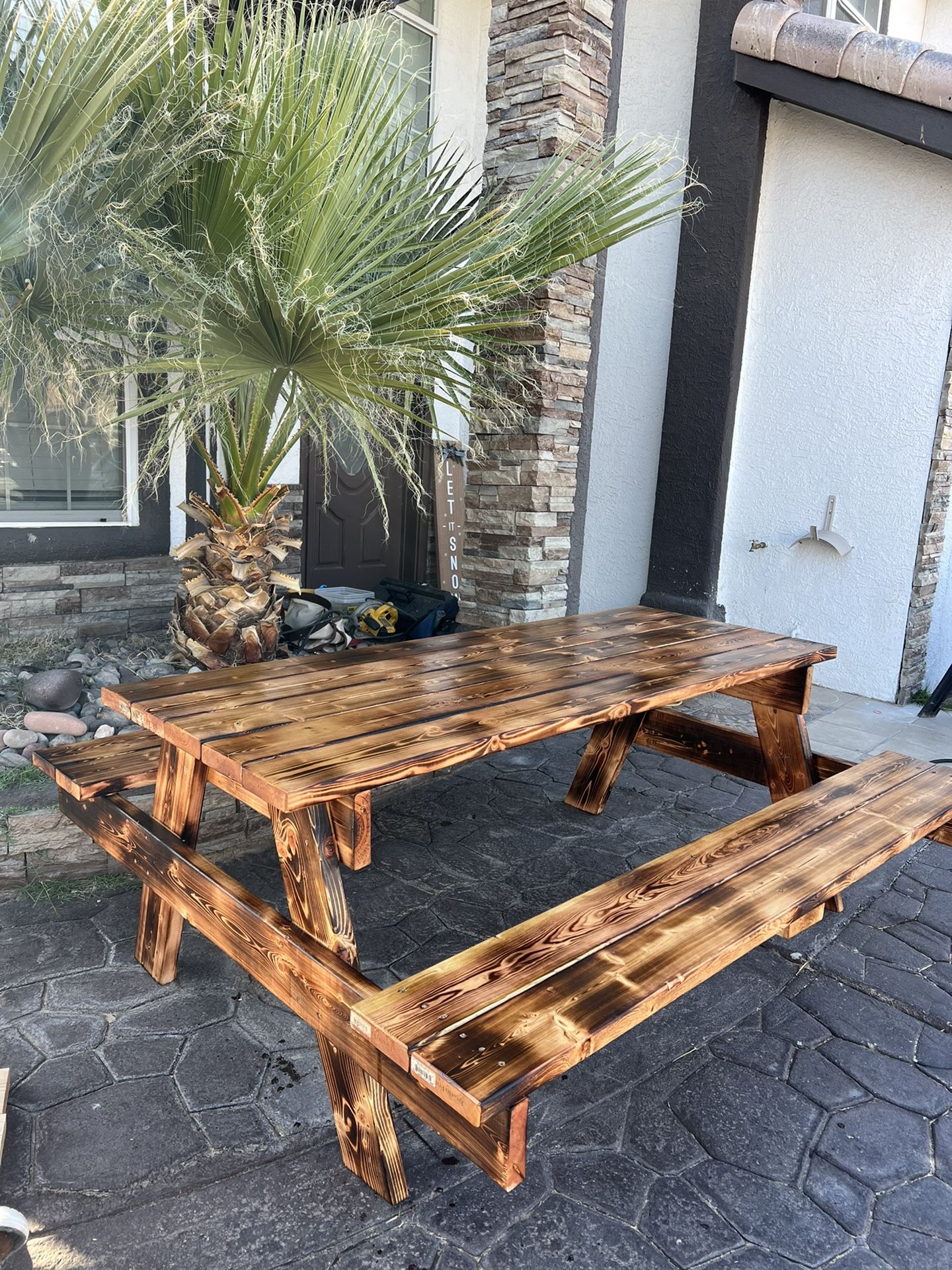 PICNIC TABLE