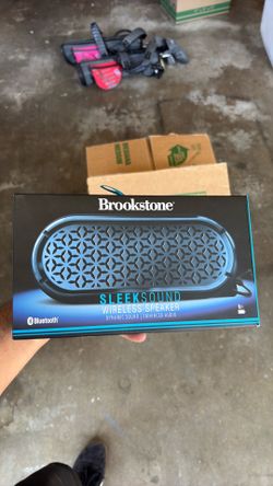 Brookstone sleeksound speaker - new