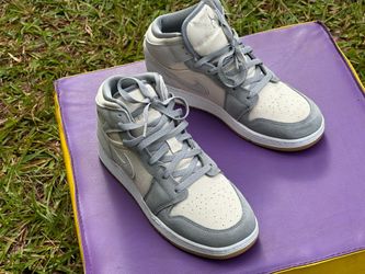 7.5 boys Nike Air Jordan 1 Mid SE in the "Coconut Milk Particle Grey"