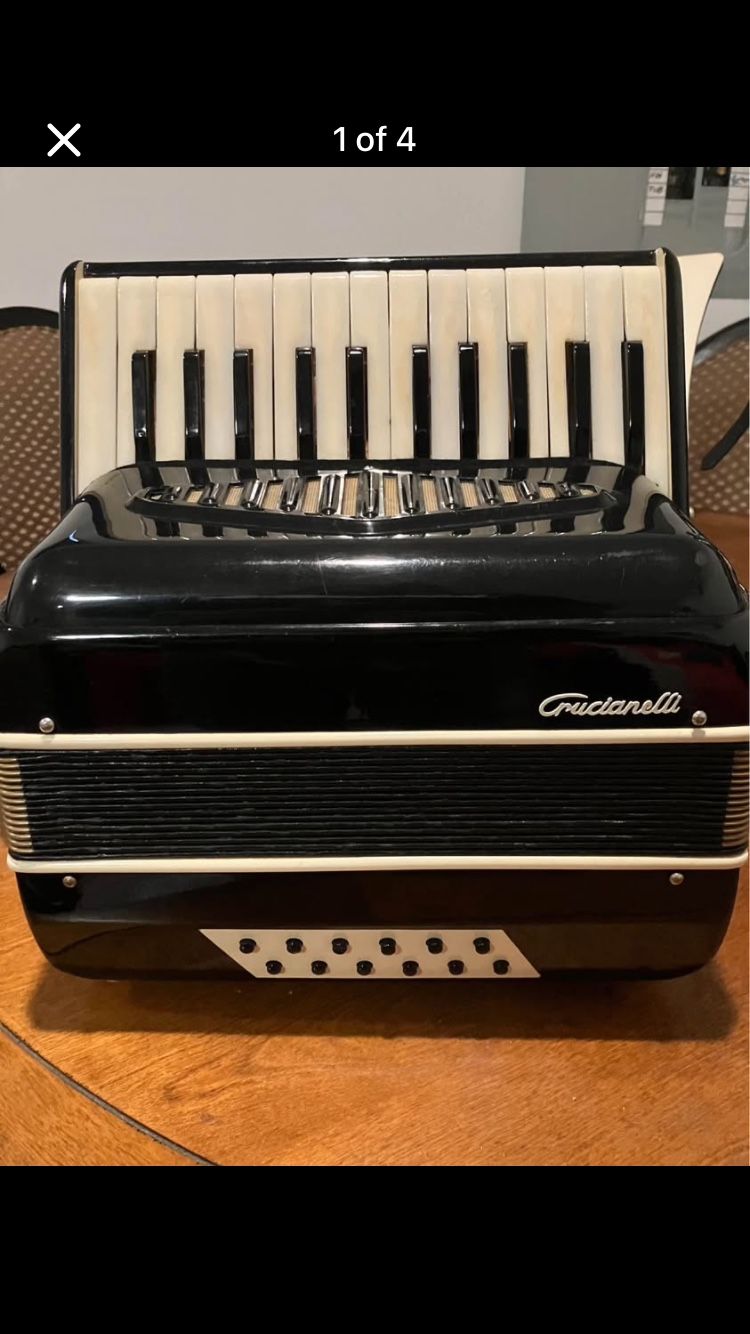 Crucianelli Accordion