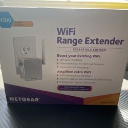 NetGear Essentials Edition N300 WiFi Range Extender in White