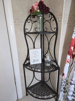 Corner floor shelf