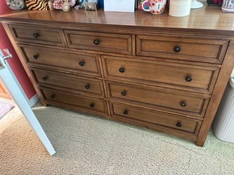 Joplin oak 9-drawer dresser