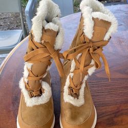 Women’s Used DSG snow boots Size 7