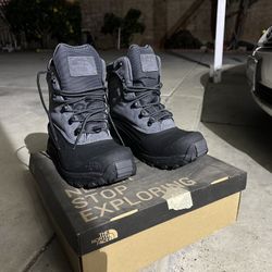 The North Face Chilkat Snow Boots Men’s size 9.5