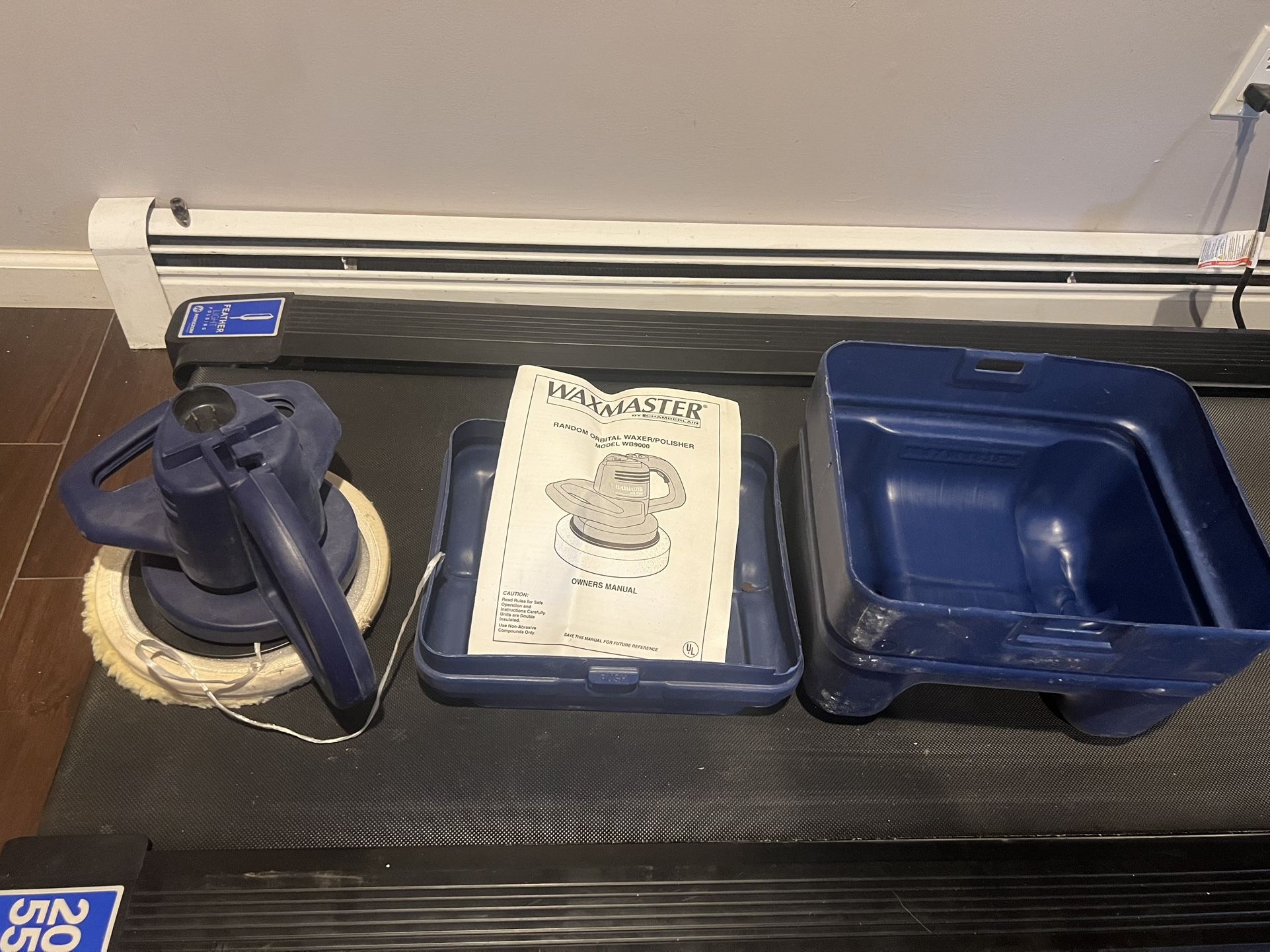 CHAMBERLAIN WAXMASTER WB9000 Random Orbital Waxer/ Polisher