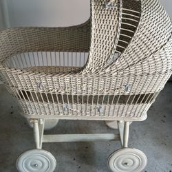 Vintage Baby Bassinet/Crib