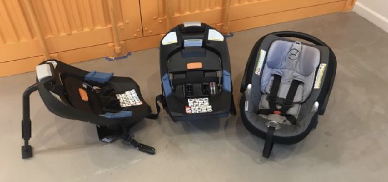 Cybex car seat with 2 bases and connecting stroller