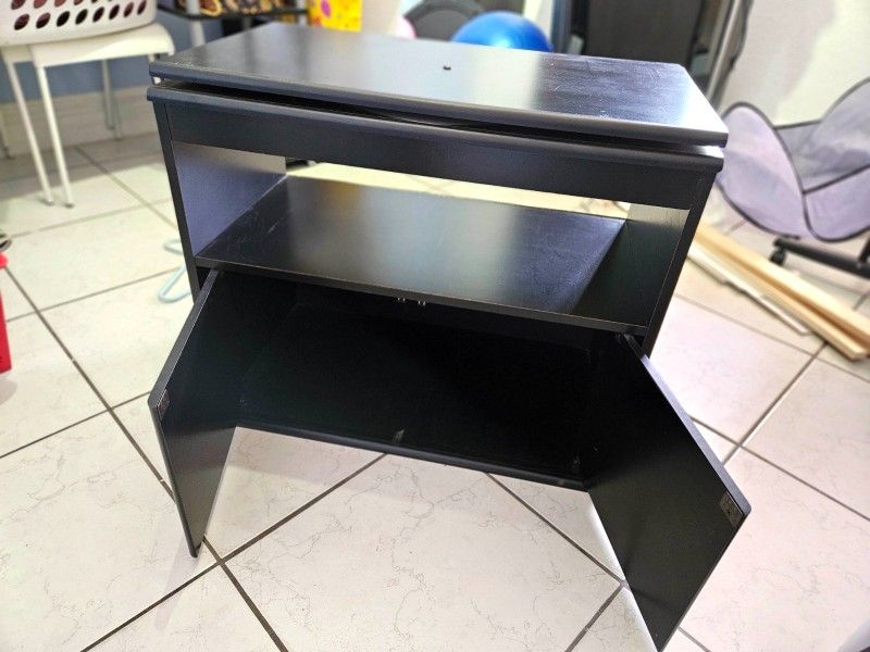 Rotating-Top TV Stand – Functional with Storage