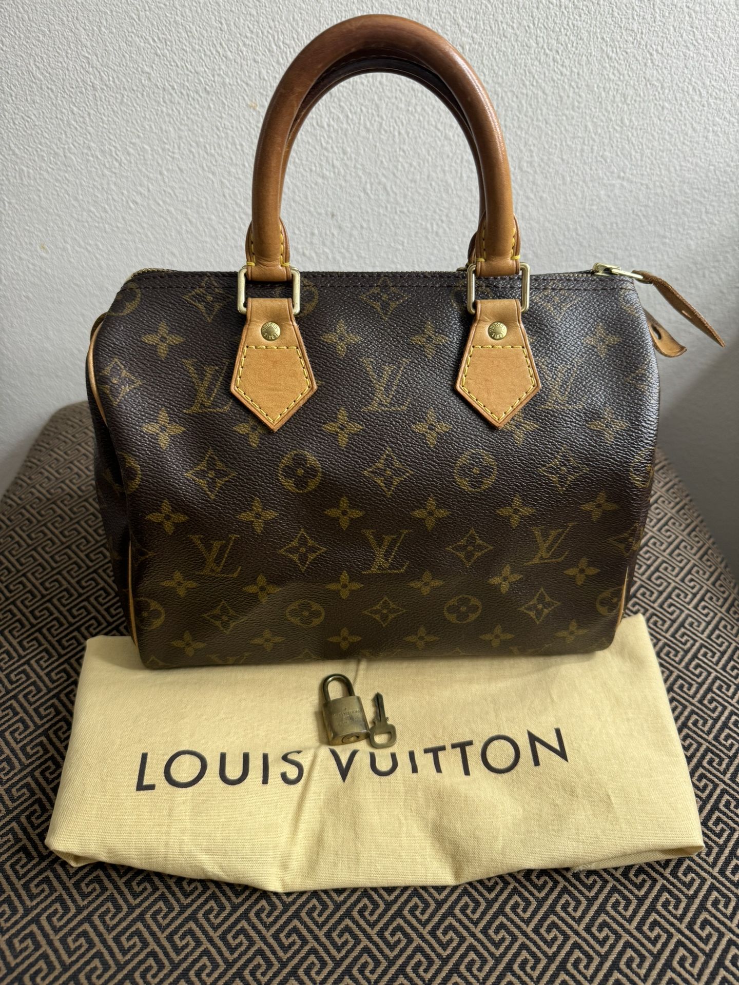 Authentic Louis Vuitton Monogram Speedy 25