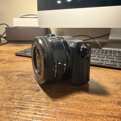 Sony Alpha a5100 24.3MP Camera Sony E OSS 16-50mm Lens 3-Inch Flip Up LCD 90%NEW