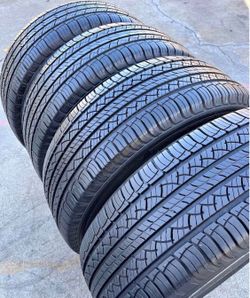 235/65/18 Michelin set de Tires con 80% de Vida las 4