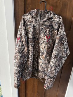 Badlands Camo Hunting Jacket with Hood. Men’s XL