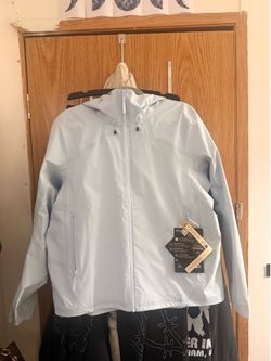 Ark’Teryx Women’s GoreTex jacket size Lg