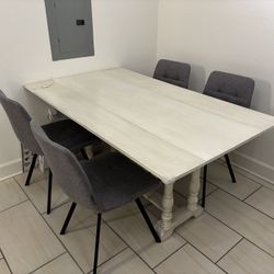 Table + 4 Chairs