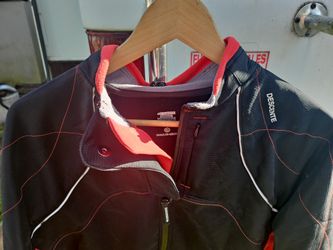 Descente Black And Red Suze Large Jacket