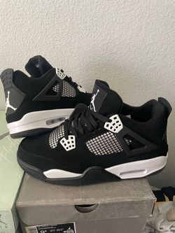Air Jordan 4 Retro “White Thunder”