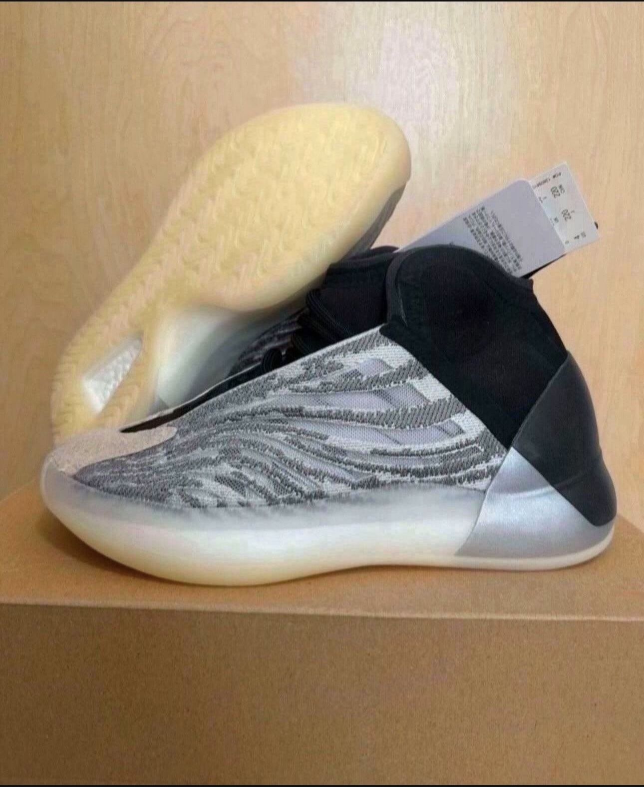 Adidas Yeezy Quantum Q46473 Men's Size 4 / 5 Womens Brand New